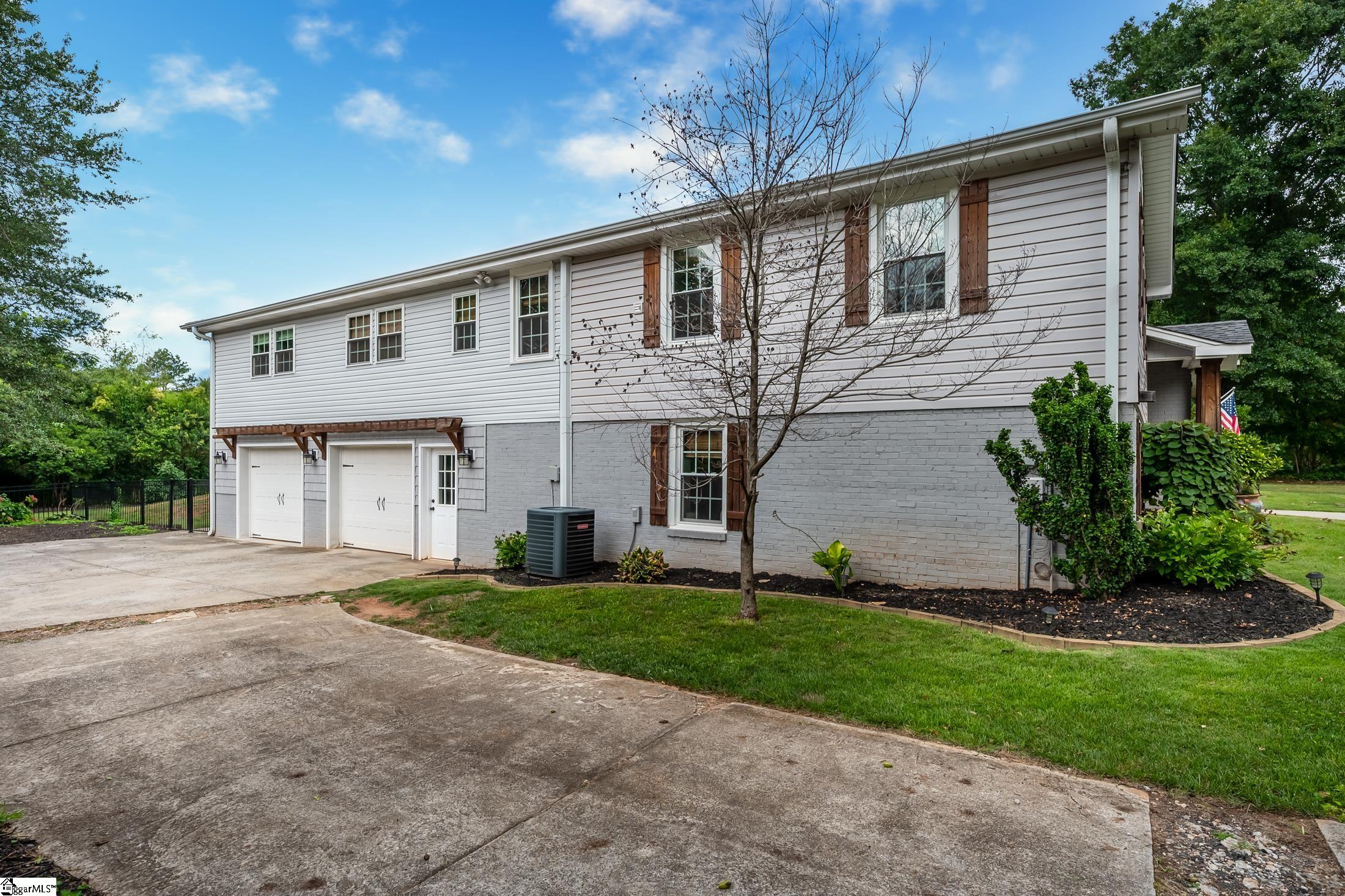 300 Rockmont Road Greenville, SC 29615 - Photo 2 of 31 Gallery Image 2