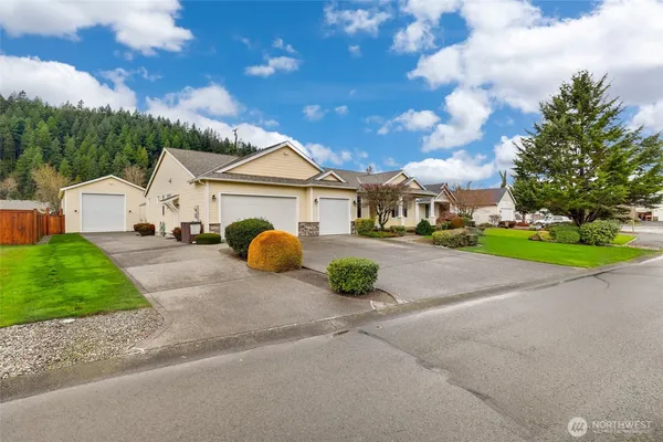 $775,000 | 13708 143rd Avenue East, Orting, WA 98360