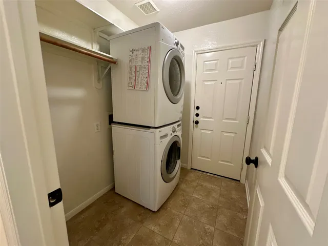 a view of a backyard with barn