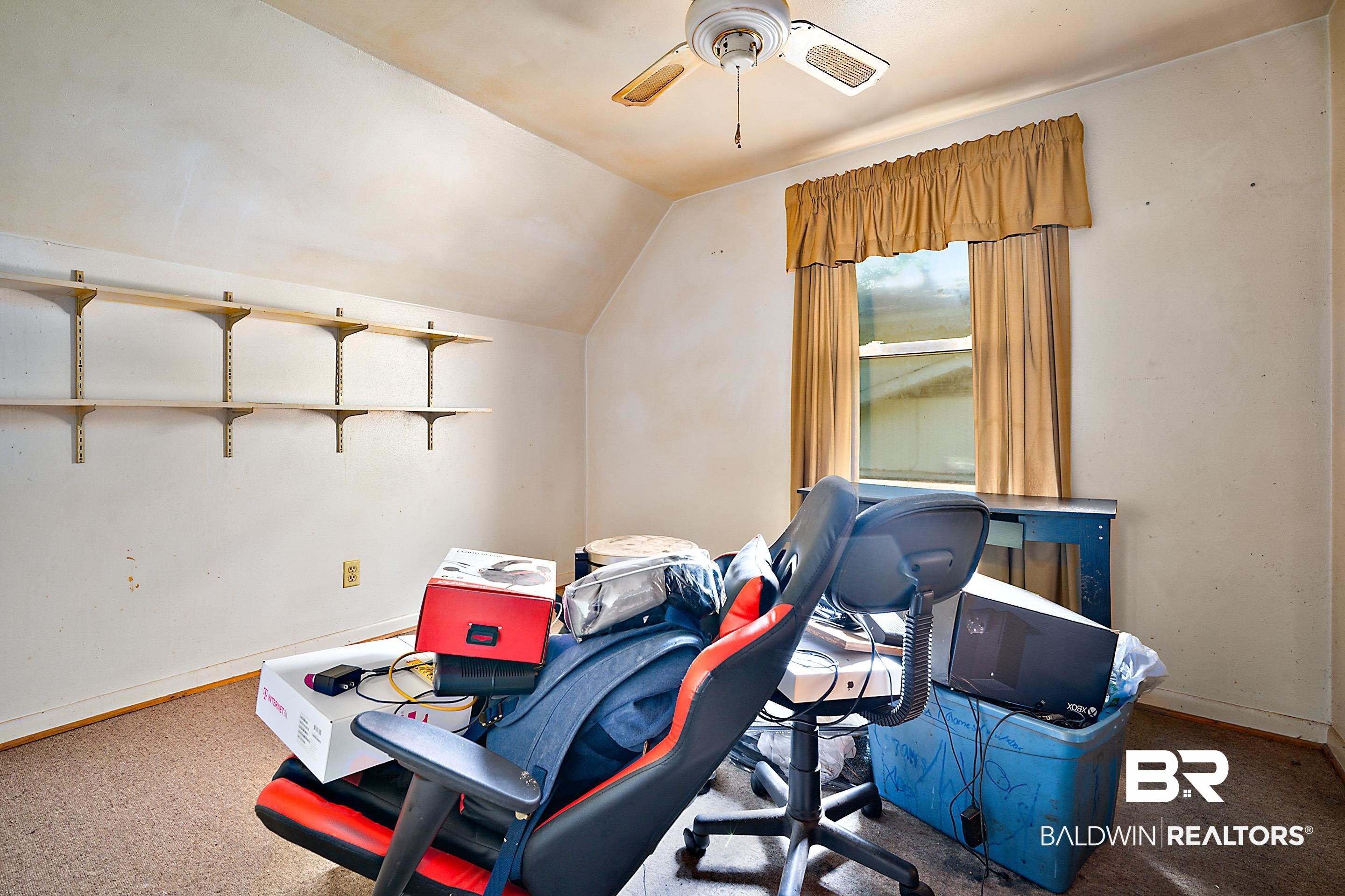 576 Markham Drive Mobile, AL 36609 - Photo 13 of 18 Upstairs bedroom