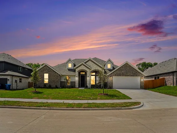 $489,990 | 706 Alaina Drive, DeSoto, TX 75115