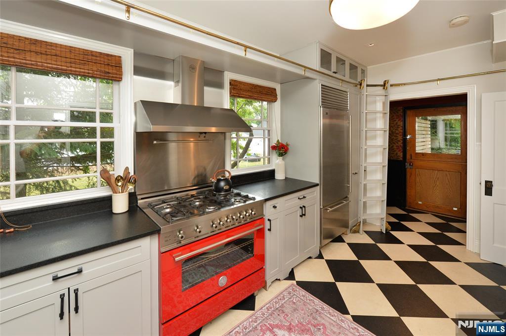 429 Sterling Place Ridgewood, NJ 07450 - Photo 9 of 30