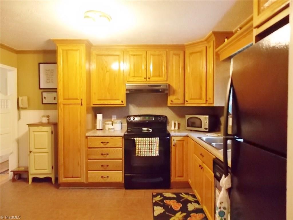 2832 Asbury Road Mount Airy, NC 27030 - Photo 6 of 30 Kitchen All Appliances Stay