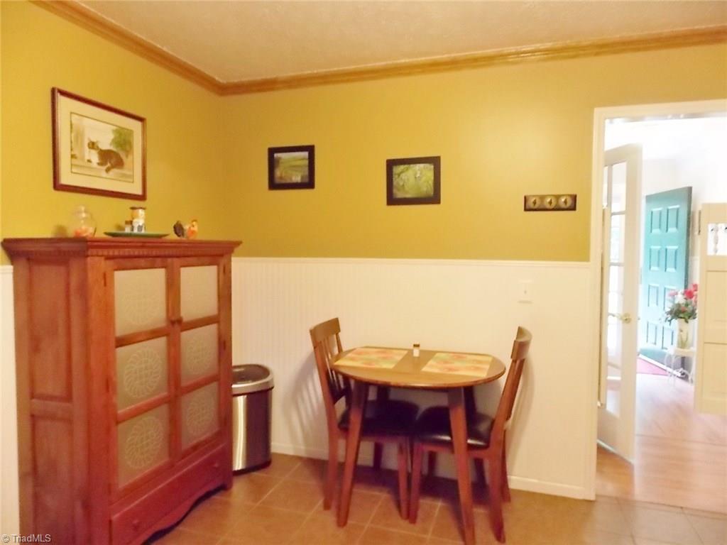2832 Asbury Road Mount Airy, NC 27030 - Photo 8 of 30 Eat in Kitchen