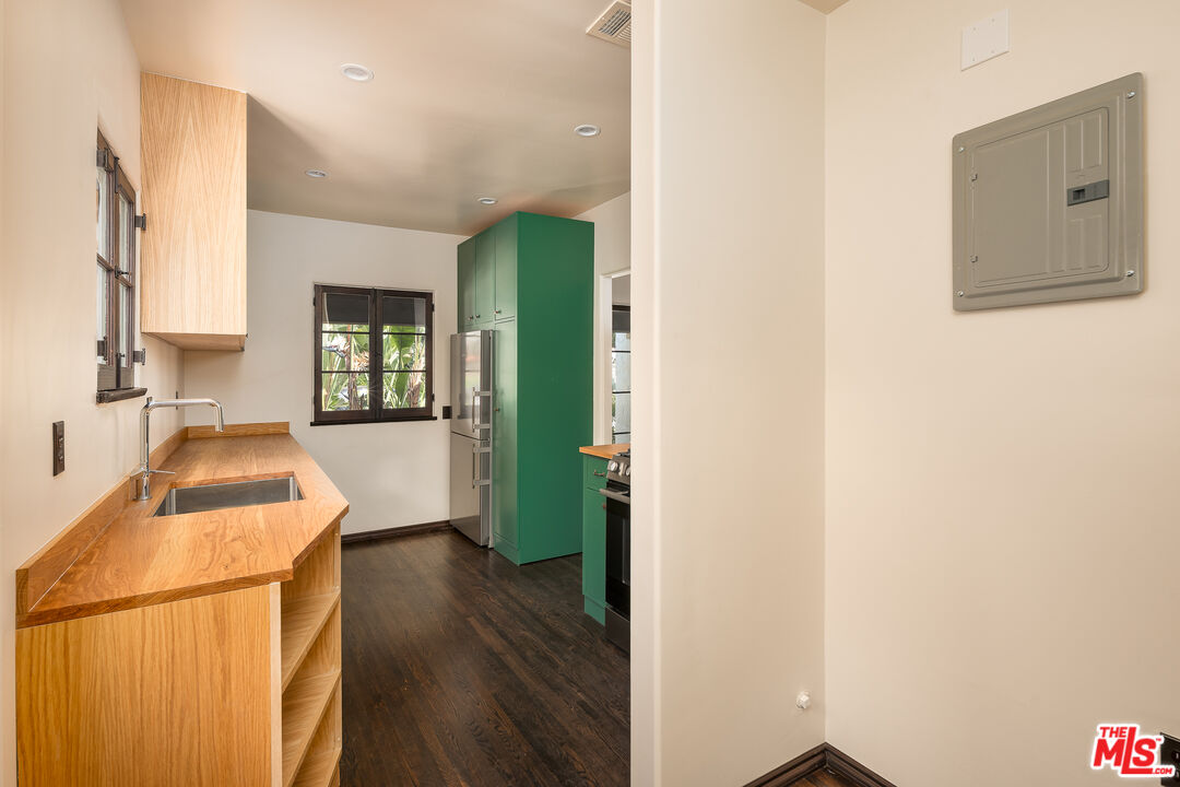 3840 Valleybrink Road Los Angeles, CA 90039 - Photo 19 of 32