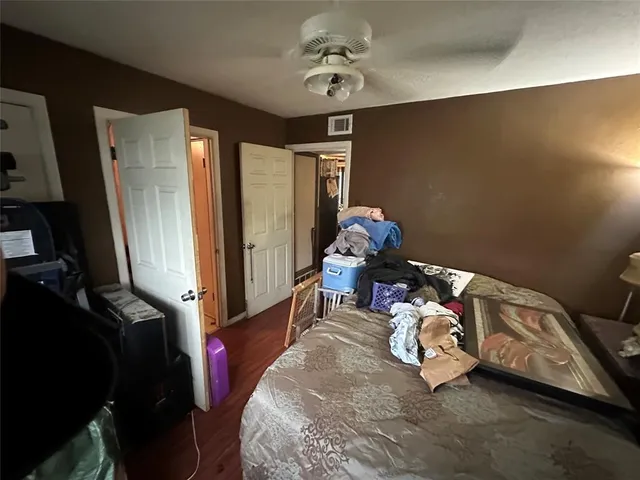 a view of a livingroom with furniture