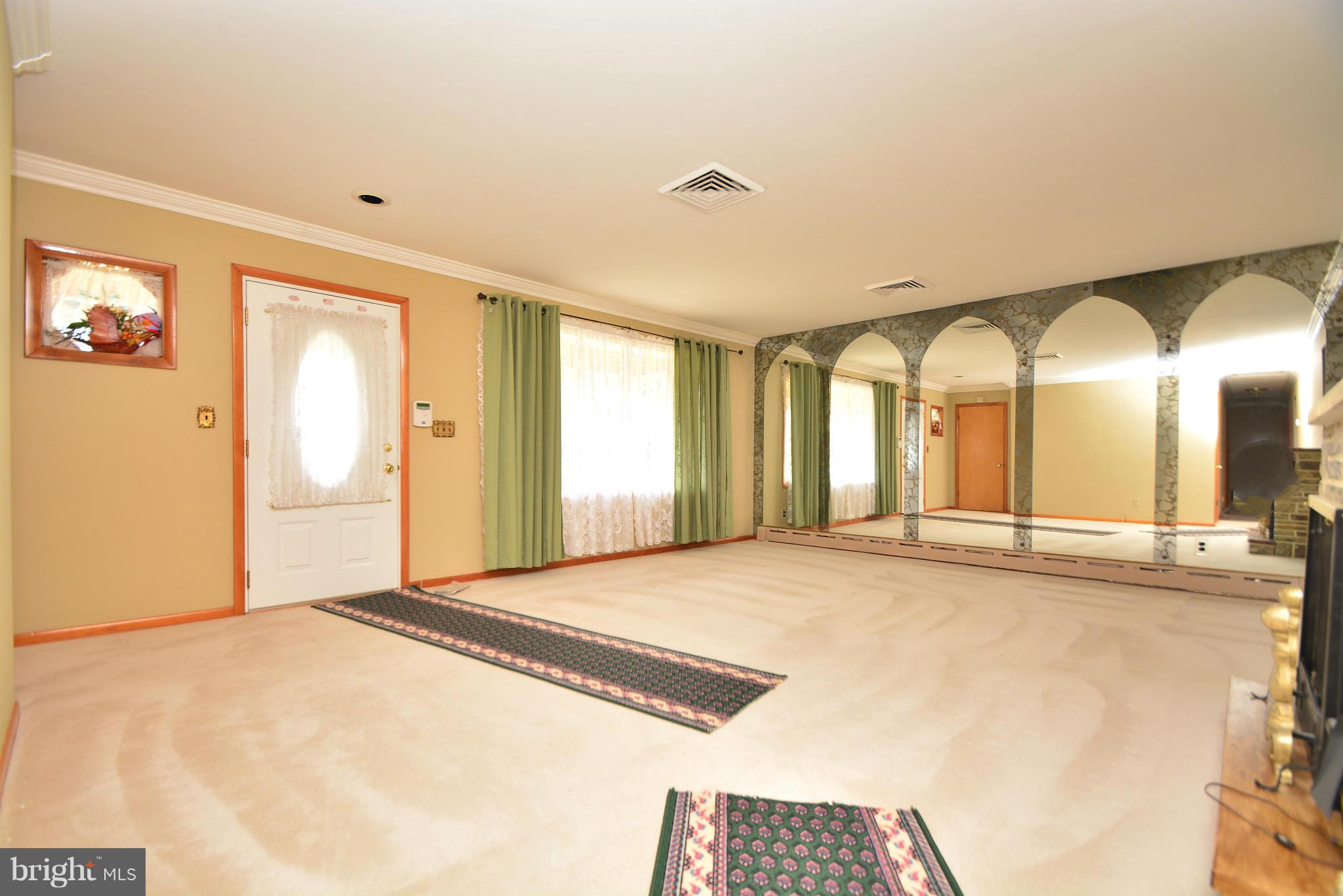 1521 Chivalry Court Rosedale, MD 21237 - Photo 5 of 25 Living Room