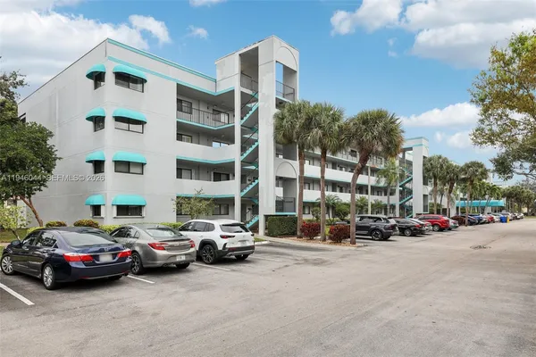 $175,000 | 4725 Lucerne Lakes Boulevard East, Unit 405, Lake Worth, FL 33467