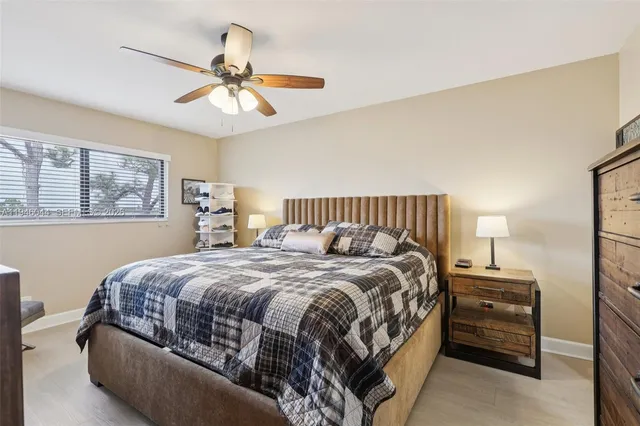 a en suite bathroom with a double vanity sink and a mirror