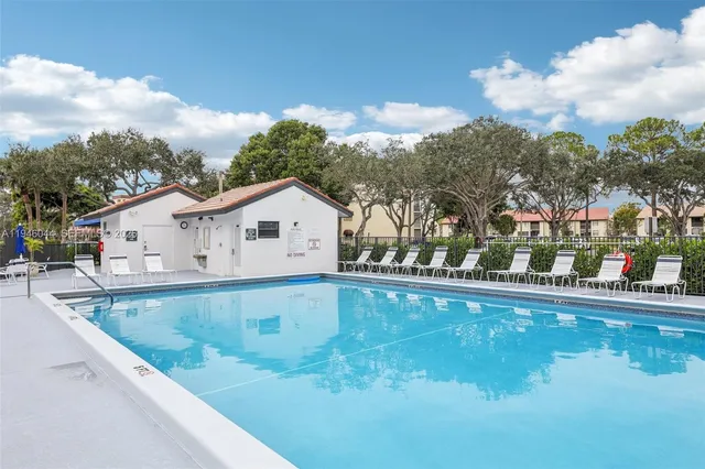 $187,500 | 4725 Lucerne Lakes Boulevard East, Unit 405, Lake Worth, FL 33467