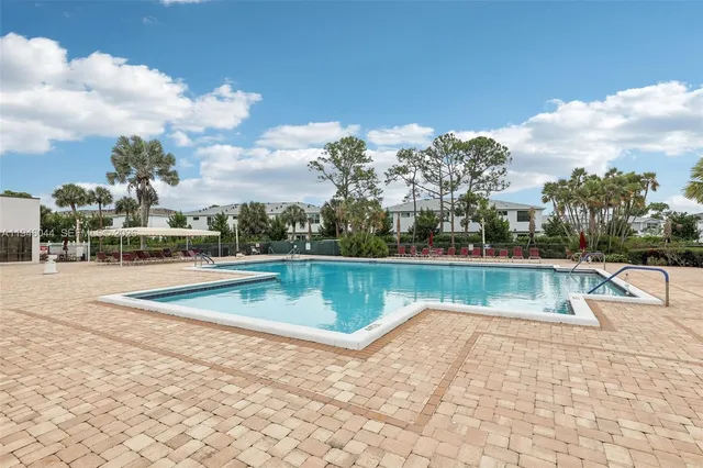 $187,500 | 4725 Lucerne Lakes Boulevard East, Unit 405, Lake Worth, FL 33467