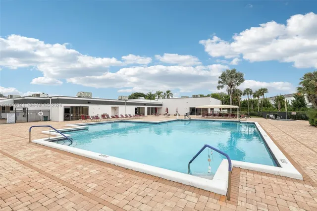 $187,500 | 4725 Lucerne Lakes Boulevard East, Unit 405, Lake Worth, FL 33467