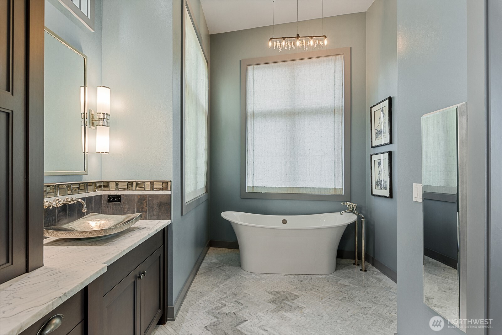 181 Utsalady Road Camano Island, WA 98282 - Photo 22 of 40 a bathroom with a bathtub sink and toilet