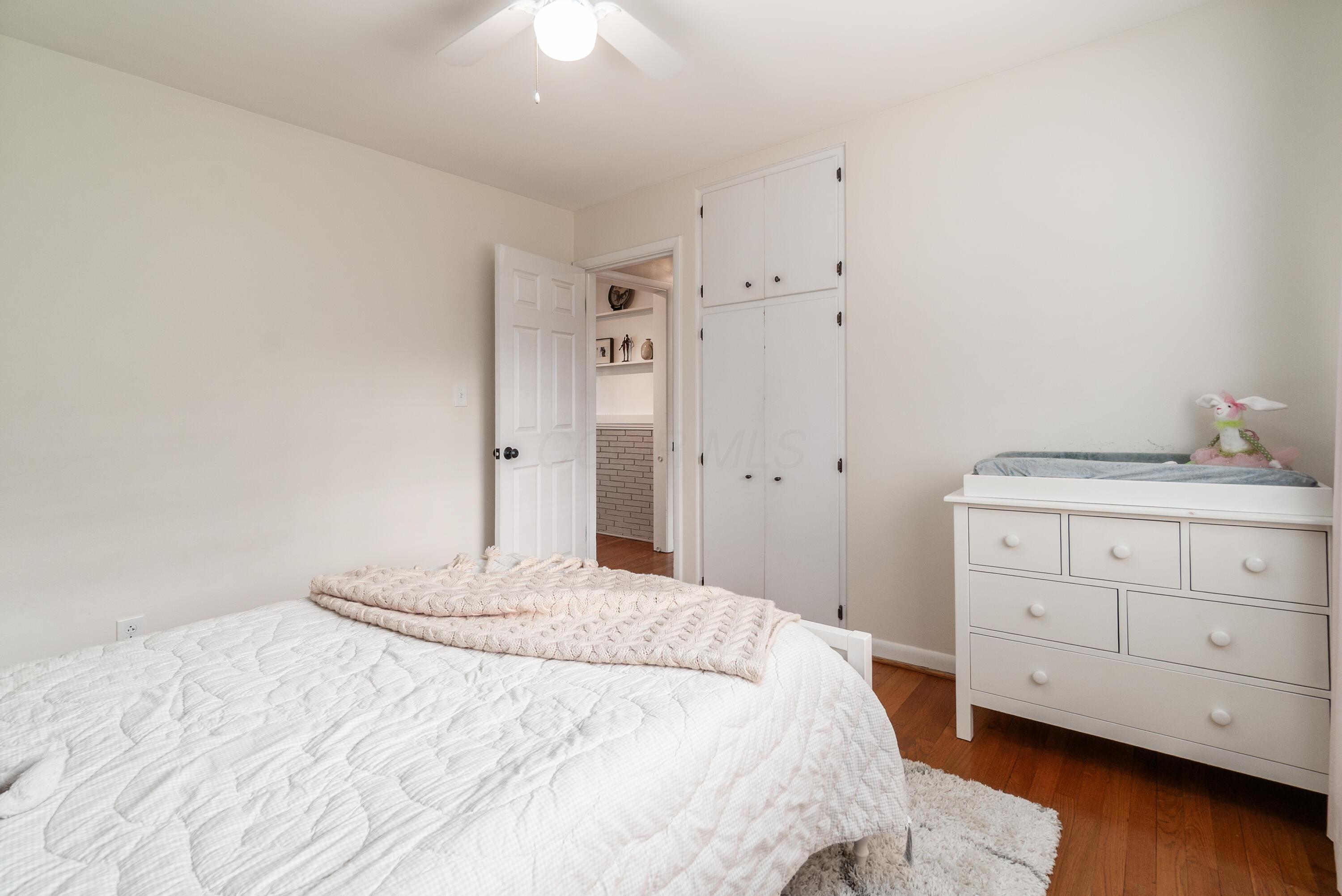 3166 South Dorchester Road Columbus, OH 43221 - Photo 19 of 34 Y_3166_S_Dorchester-033
