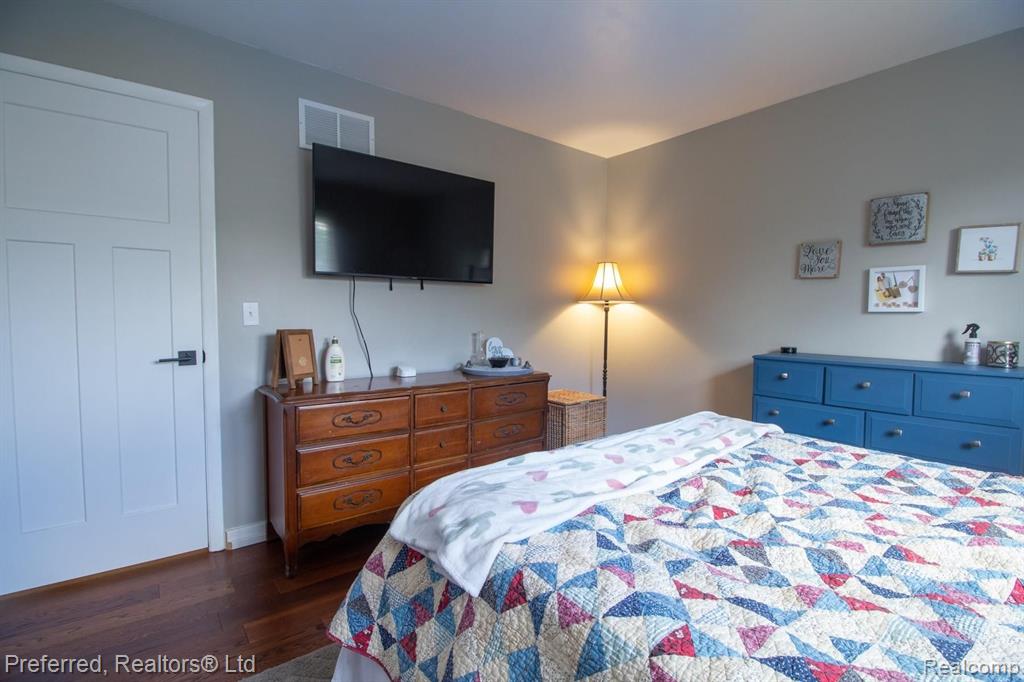 42449 Hanford Road Canton, MI 48187 - Photo 15 of 38 Gallery Image 15