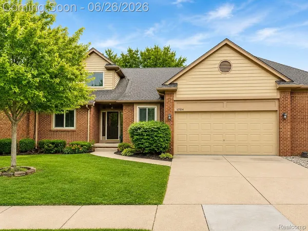 $284,900 | 17014 Country Ridge Lane, Macomb, MI 48044