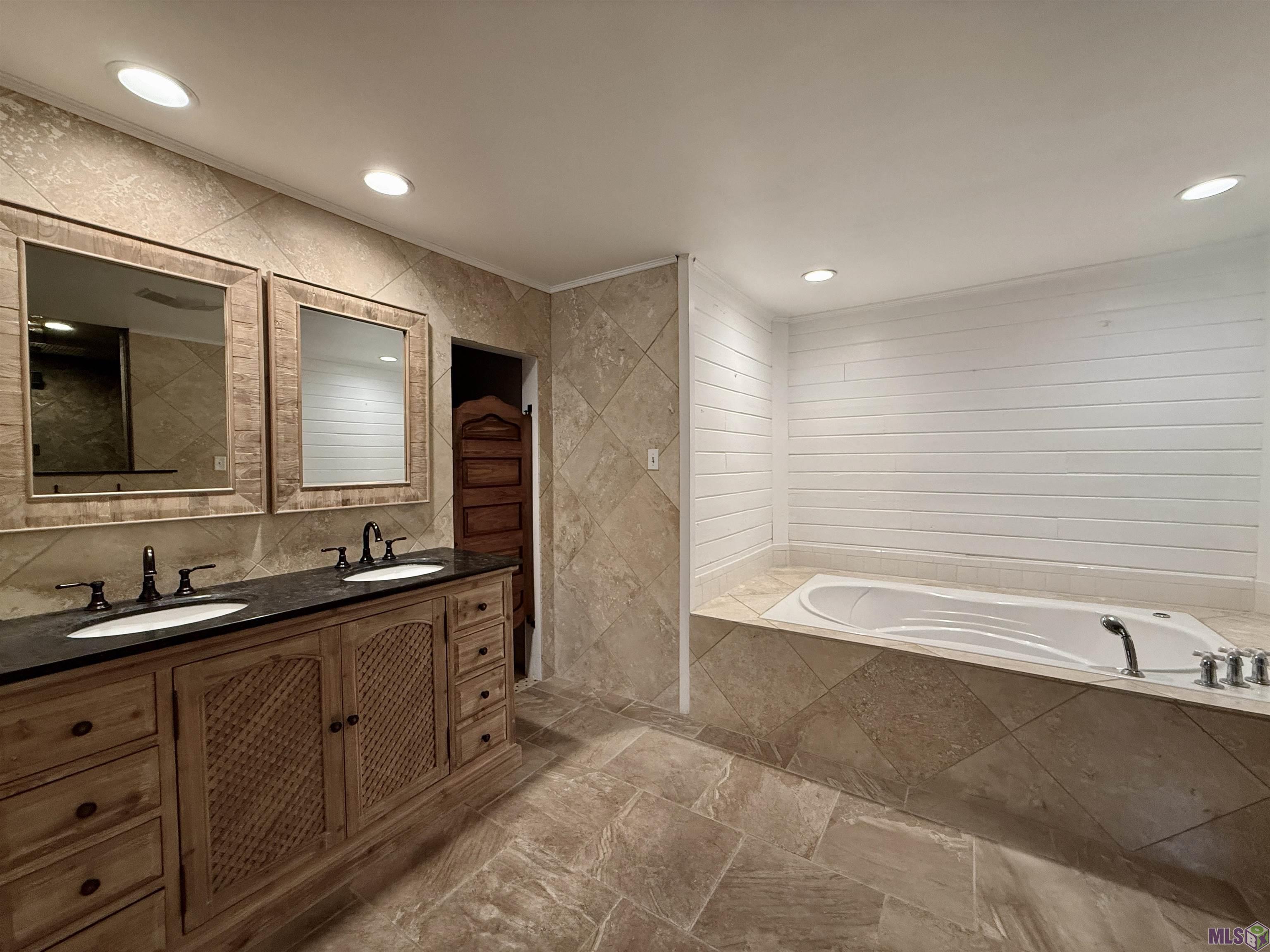 16706 Planchet Road Greenwell Springs, LA 70739 - Photo 12 of 32 PRIMARY BATHROOM MAIN HOUSE