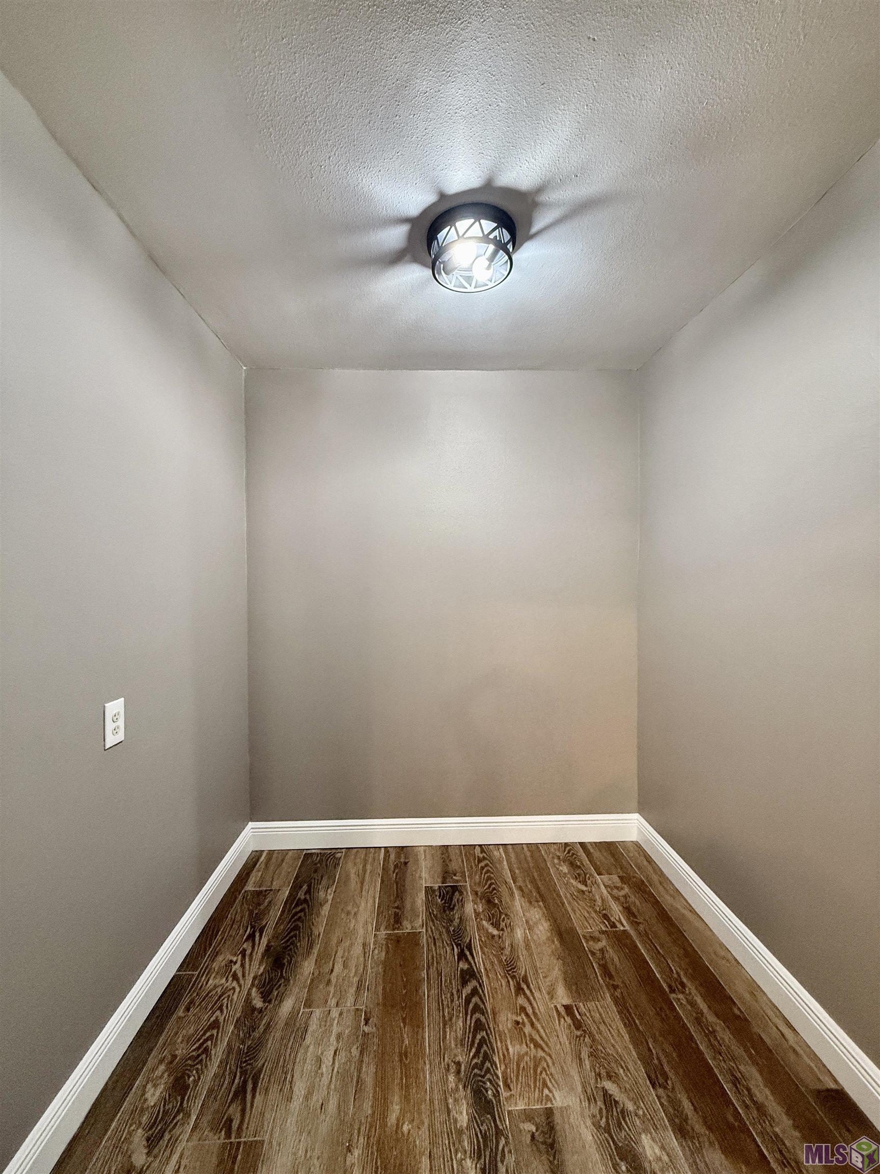 16706 Planchet Road Greenwell Springs, LA 70739 - Photo 17 of 32 MAIN HOUSE OFFICE NOOK