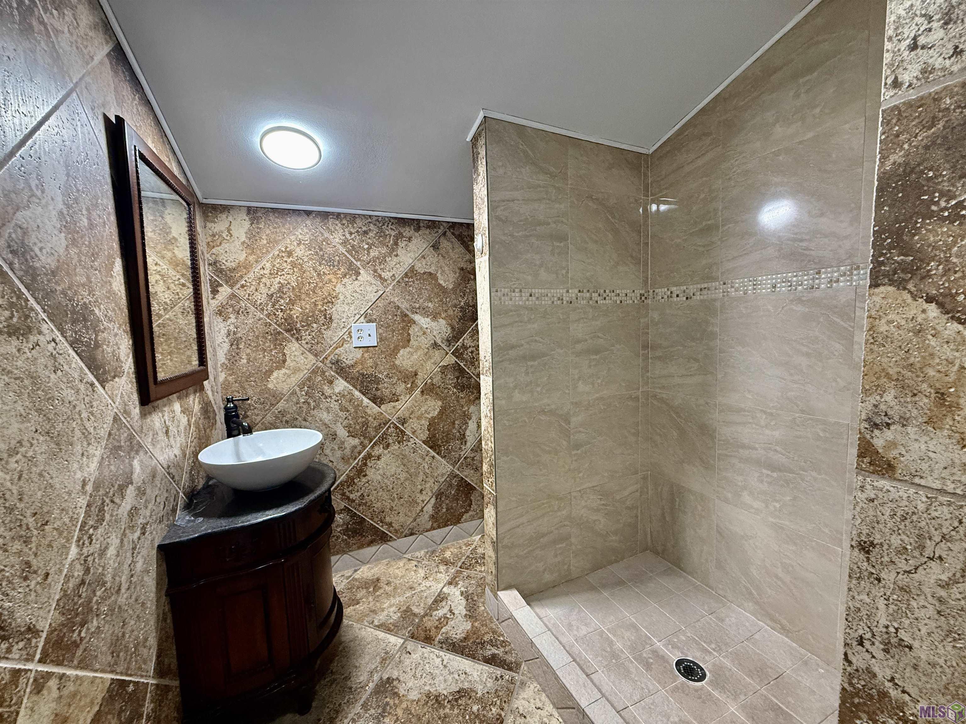 16706 Planchet Road Greenwell Springs, LA 70739 - Photo 31 of 32 DOWNSTAIRS APARTMENT BATHROOM UPSTAIRS