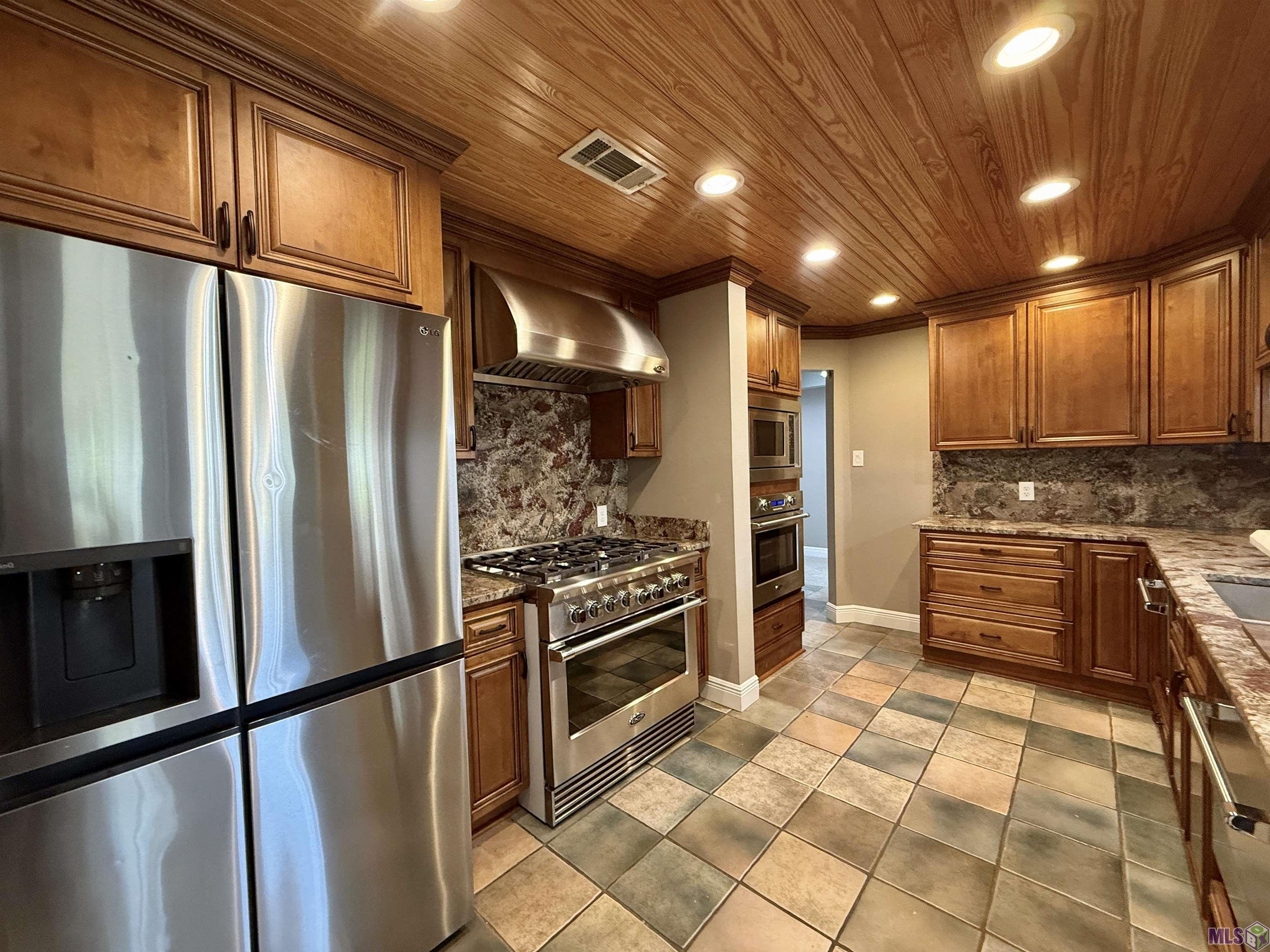 16706 Planchet Road Greenwell Springs, LA 70739 - Photo 5 of 32 MAIN HOUSE KITCHEN