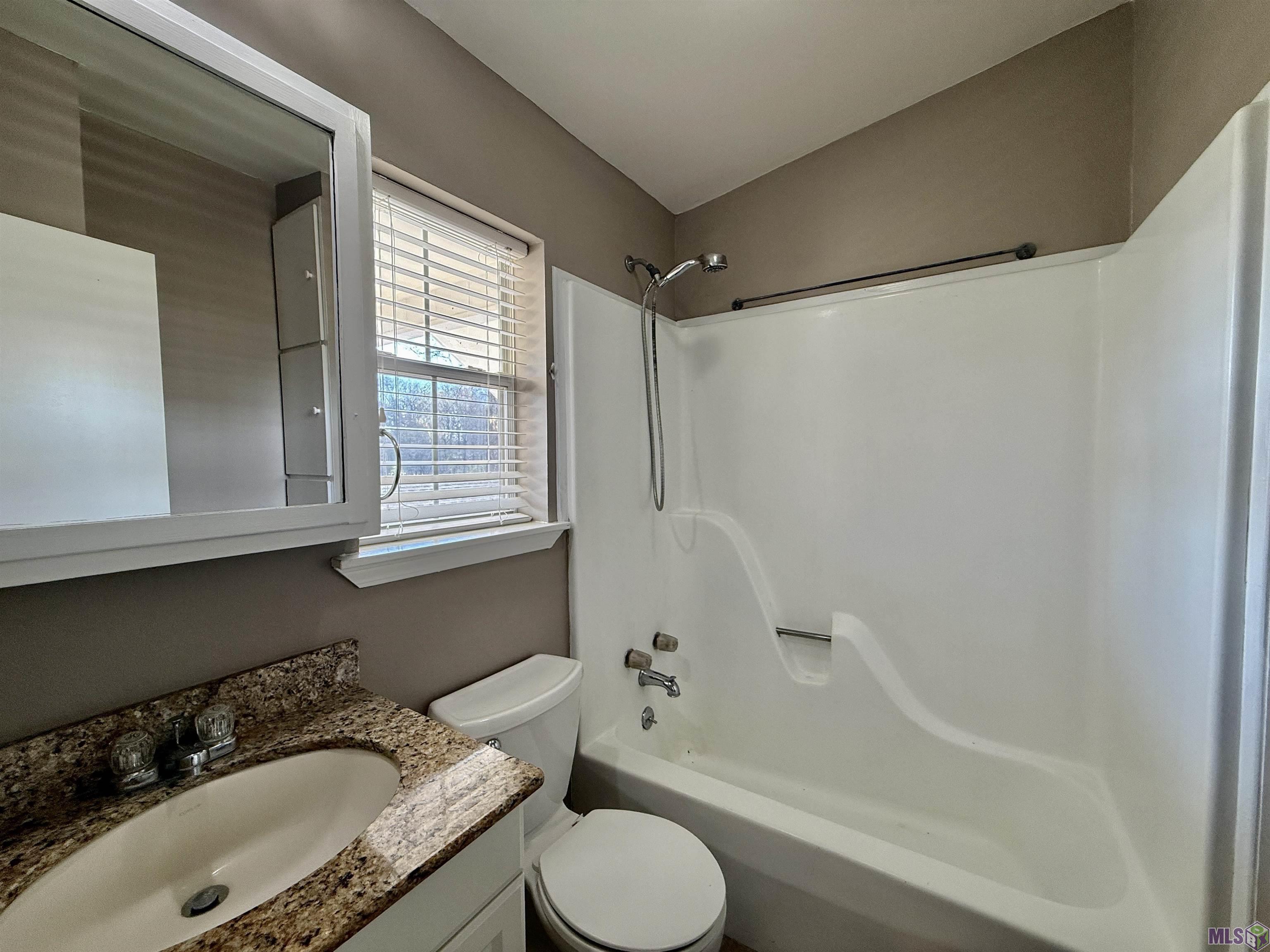 16706 Planchet Road Greenwell Springs, LA 70739 - Photo 6 of 14 UPSTAIRS APARTMENT BATHROOM