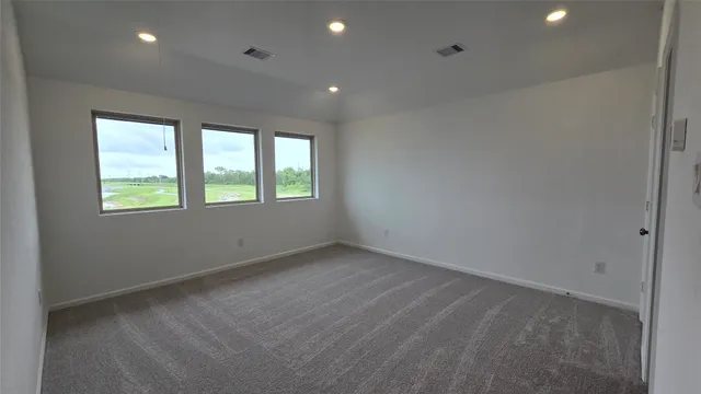 a view of empty room with window