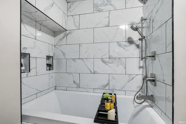 $164,900 | 1325 South K Street, Elwood, IN 46036