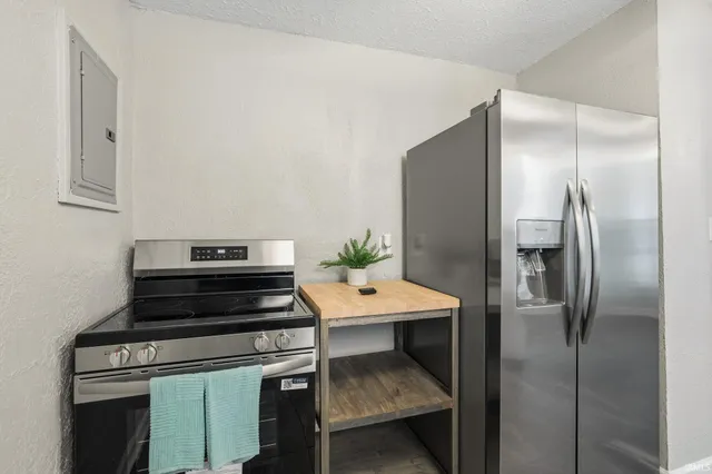 $164,900 | 1325 South K Street, Elwood, IN 46036