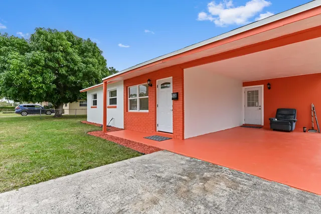 $324,900 | 908 East Hall Street, Stuart, FL 34994