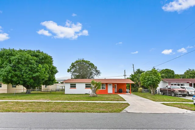 $324,900 | 908 East Hall Street, Stuart, FL 34994