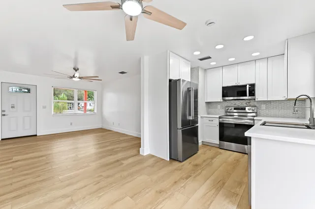 $324,900 | 908 East Hall Street, Stuart, FL 34994