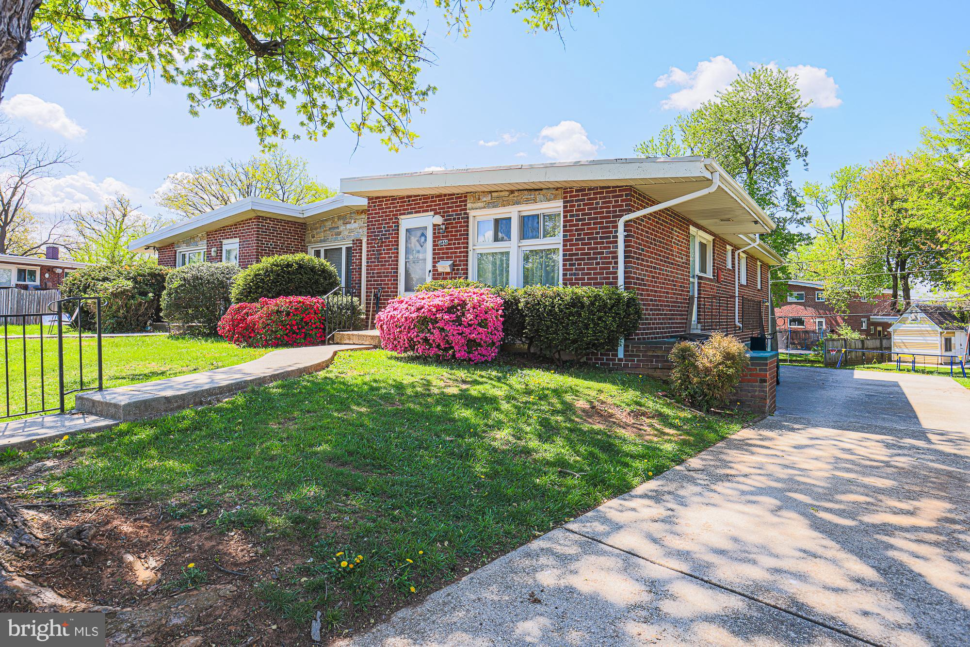 2451 Forest Green Road Baltimore, MD 21209 - Photo 3 of 32