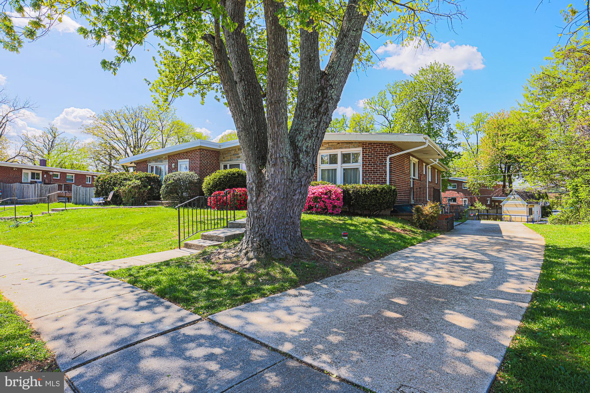 2451 Forest Green Road Baltimore, MD 21209 - Photo 5 of 32