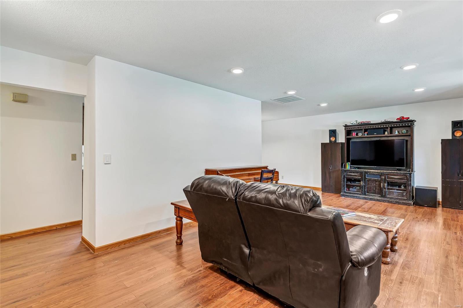 405 Bull Run Road Belleville, IL 62221 - Photo 2 of 30