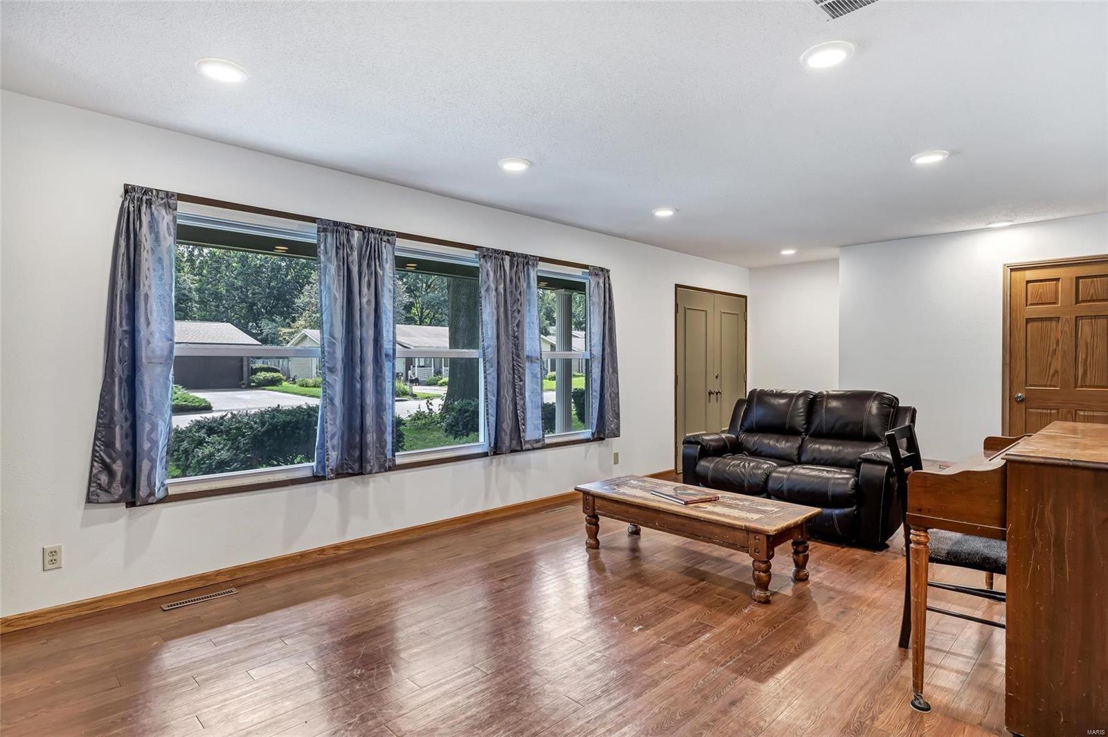 405 Bull Run Road Belleville, IL 62221 - Photo 4 of 30