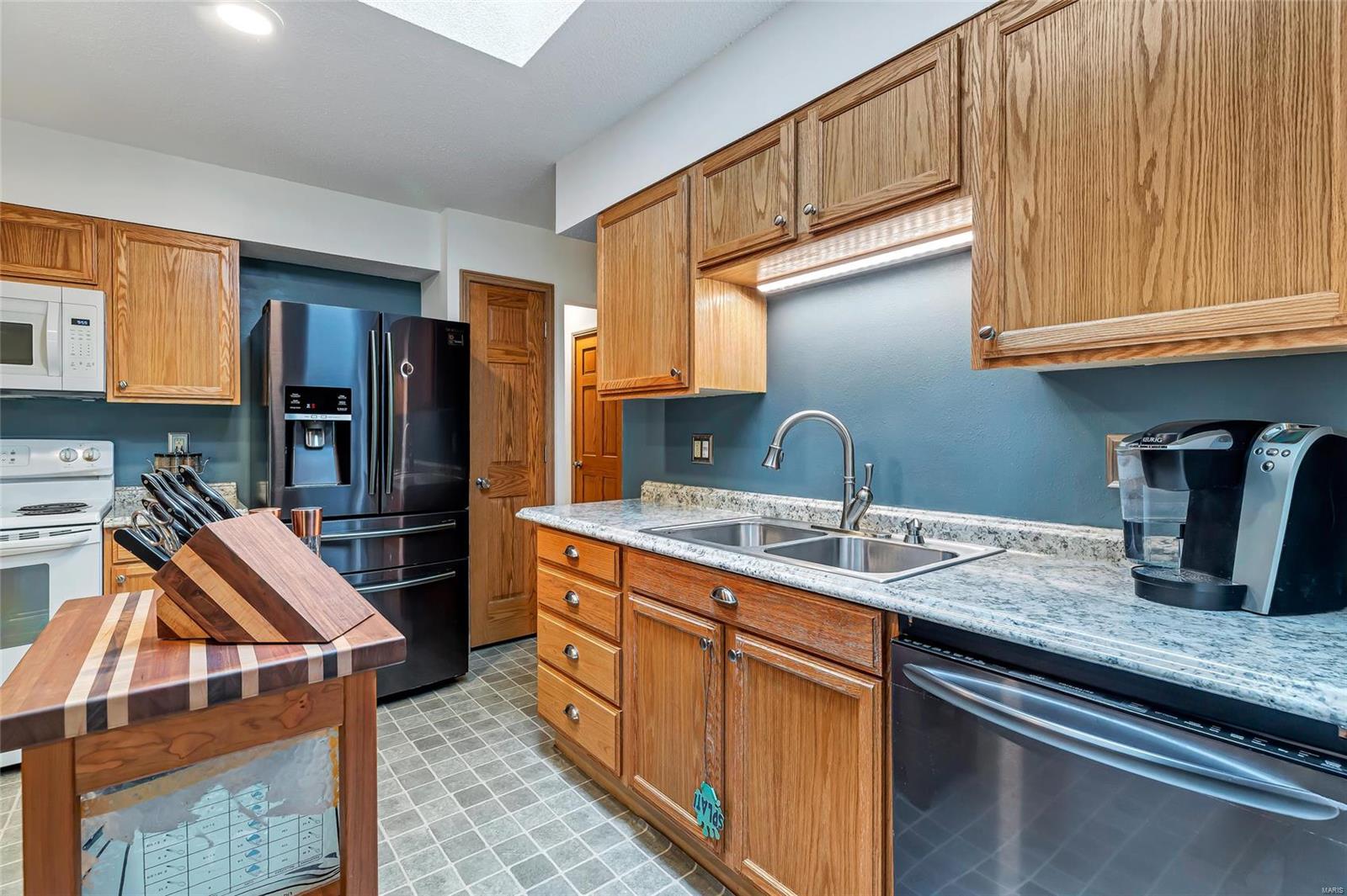 405 Bull Run Road Belleville, IL 62221 - Photo 8 of 30