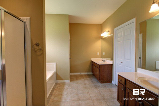 25643 Overlook Drive Loxley, AL 36551 - Photo 10 of 24 master bathroom
