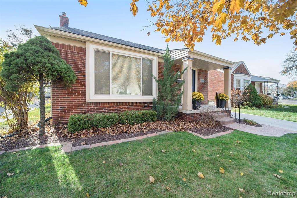 1938 Bradford Road Birmingham, MI 48009 - Photo 2 of 35