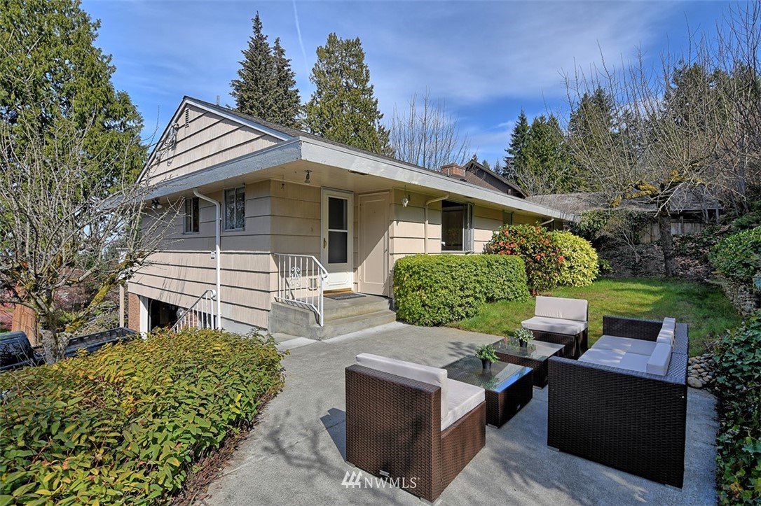 8302 Talbot Road Edmonds, WA 98026 - Photo 2 of 23 Gallery Image 2
