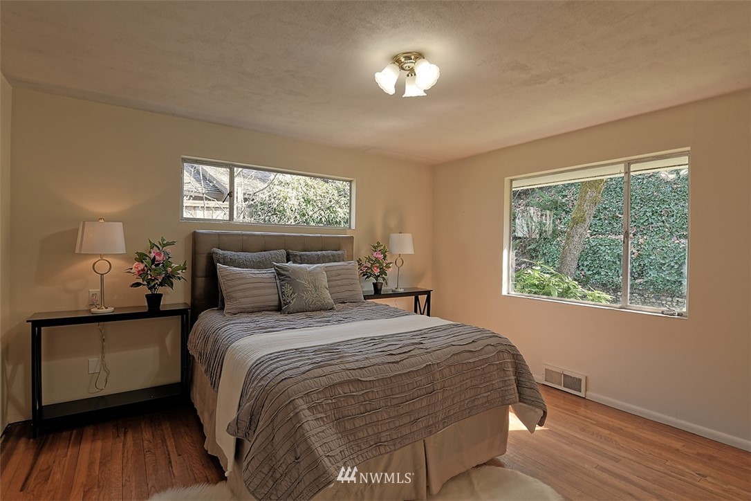 8302 Talbot Road Edmonds, WA 98026 - Photo 12 of 23 Gallery Image 12