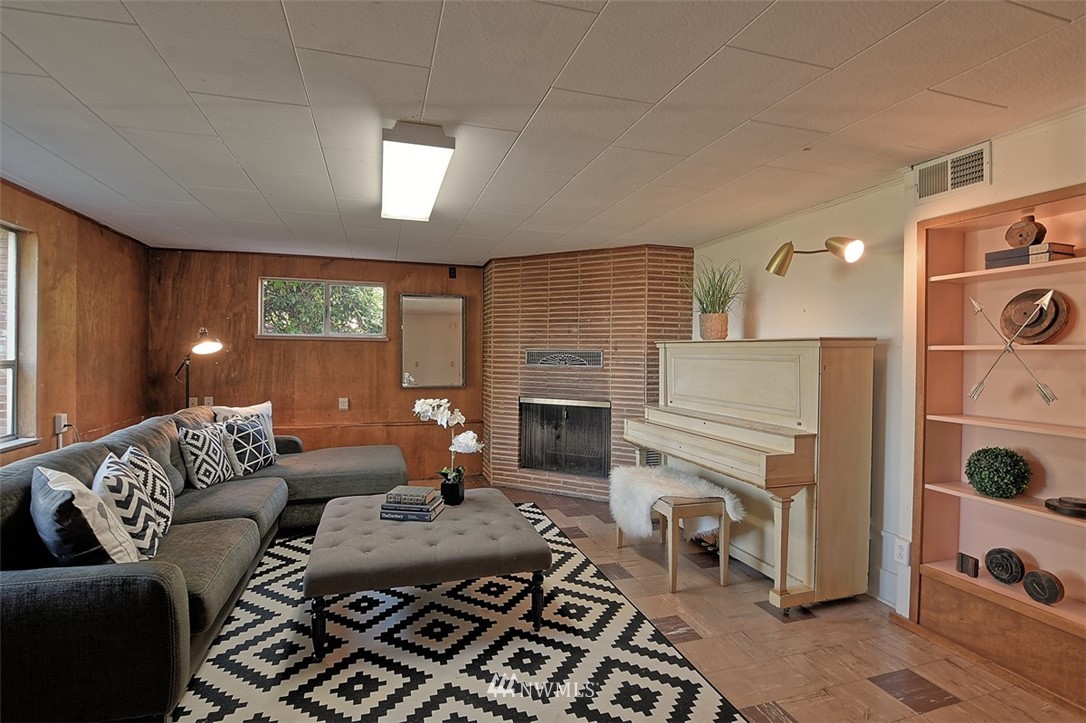 8302 Talbot Road Edmonds, WA 98026 - Photo 15 of 23 Gallery Image 15