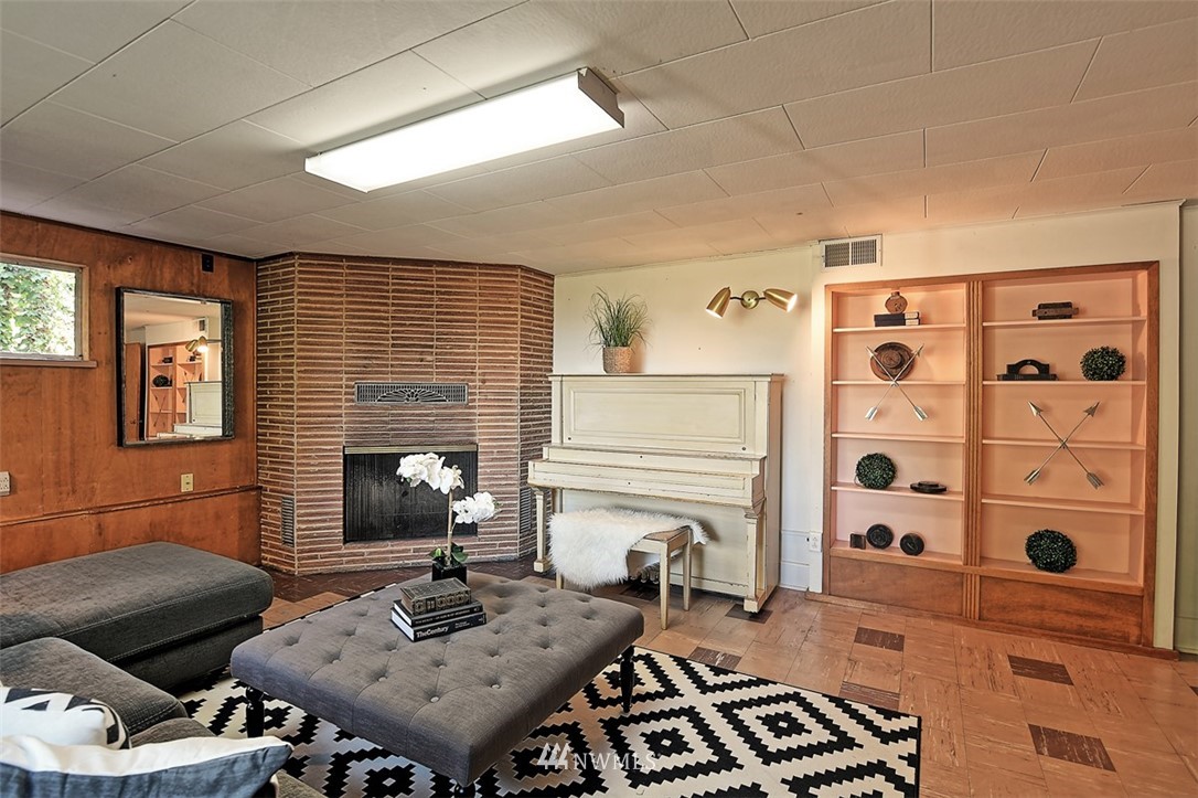 8302 Talbot Road Edmonds, WA 98026 - Photo 16 of 23 Gallery Image 16
