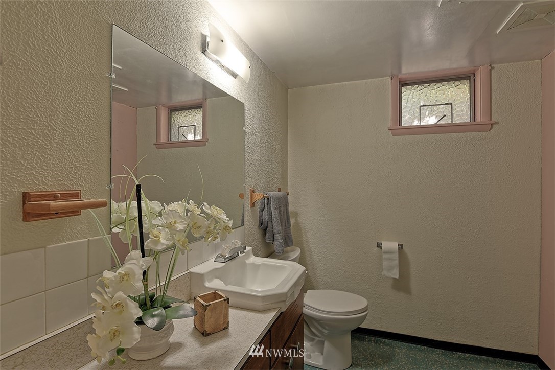 8302 Talbot Road Edmonds, WA 98026 - Photo 18 of 23 Gallery Image 18