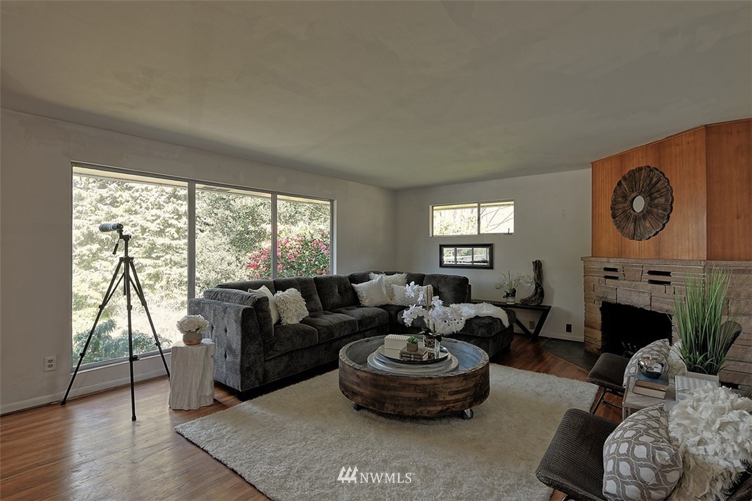 8302 Talbot Road Edmonds, WA 98026 - Photo 3 of 23 Gallery Image 3