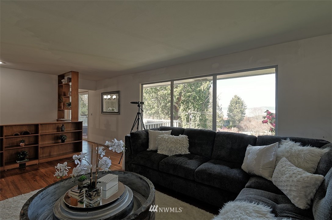 8302 Talbot Road Edmonds, WA 98026 - Photo 5 of 23 Gallery Image 5