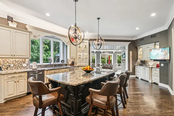 $3,750,000 | 3001 Glen Eagles Court, St. Charles, IL 60174