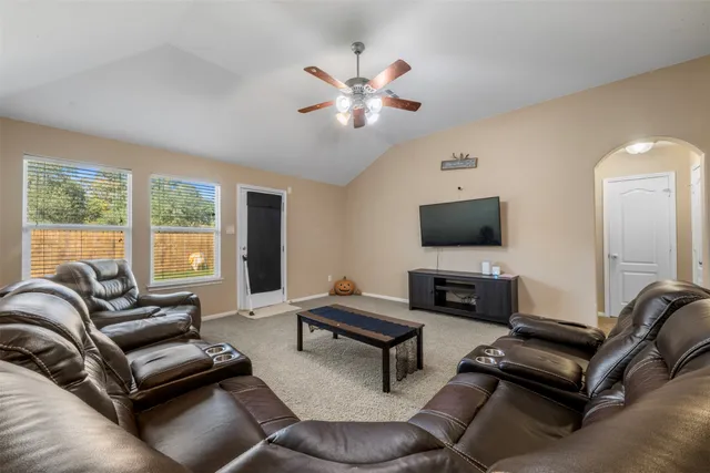 $295,000 | 314 Gulf Winds Drive, Bacliff, TX 77518