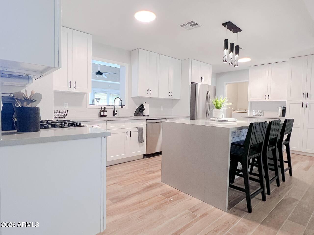 726 West 19th Street Tempe, AZ 85281 - Photo 3 of 17 726 W 19TH ST, Tempe, AZ 85281_15