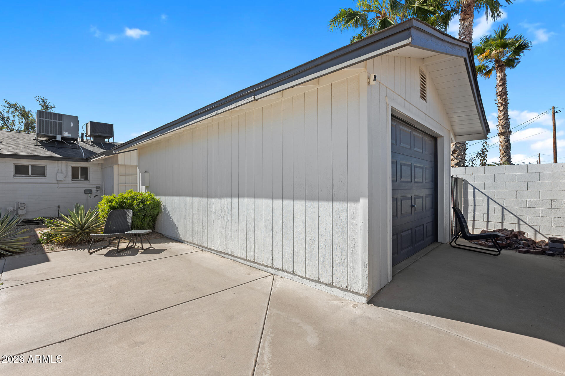 726 West 19th Street Tempe, AZ 85281 - Photo 36 of 40 a view of a garage