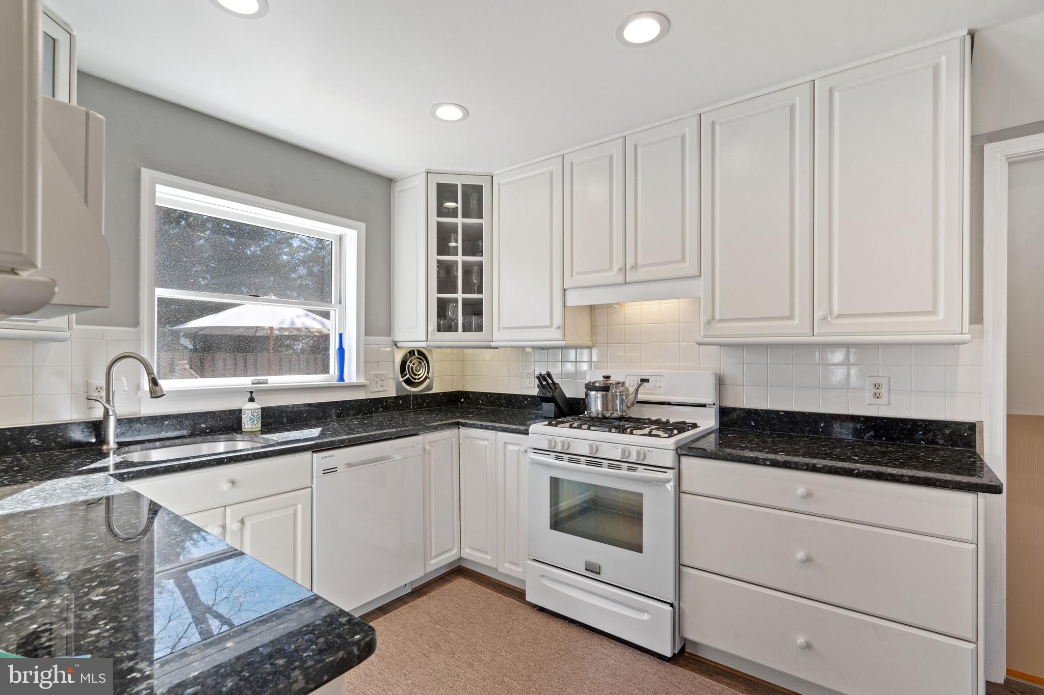8409 Fort Hunt Road Alexandria, VA 22308 - Photo 11 of 44